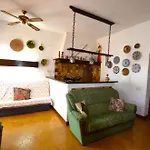 Suria 8 People Villa *