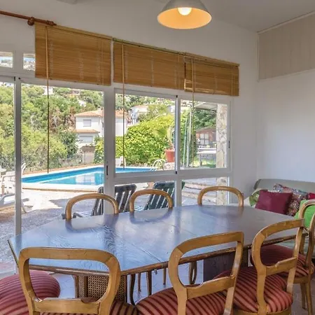 Suria 8 People Villa Lloret de Mar