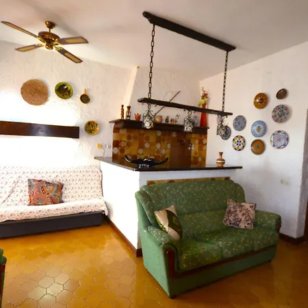 Suria 8 People Villa *