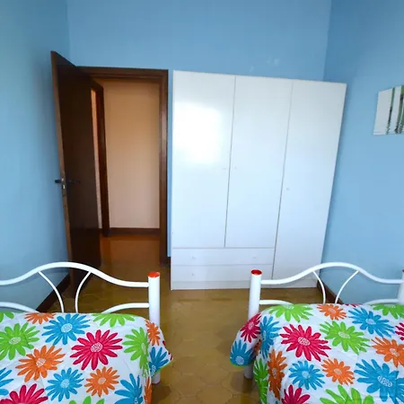Suria 8 People Villa